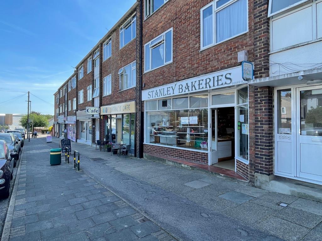 Lot: 51 - VACANT LEASEHOLD SHOP UNIT -